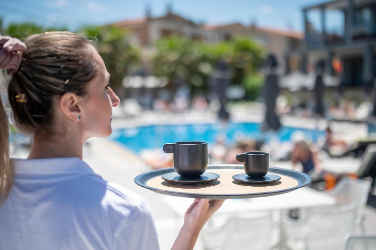 חניוטי Dionysos Hotel & Suites מראה חיצוני תמונה