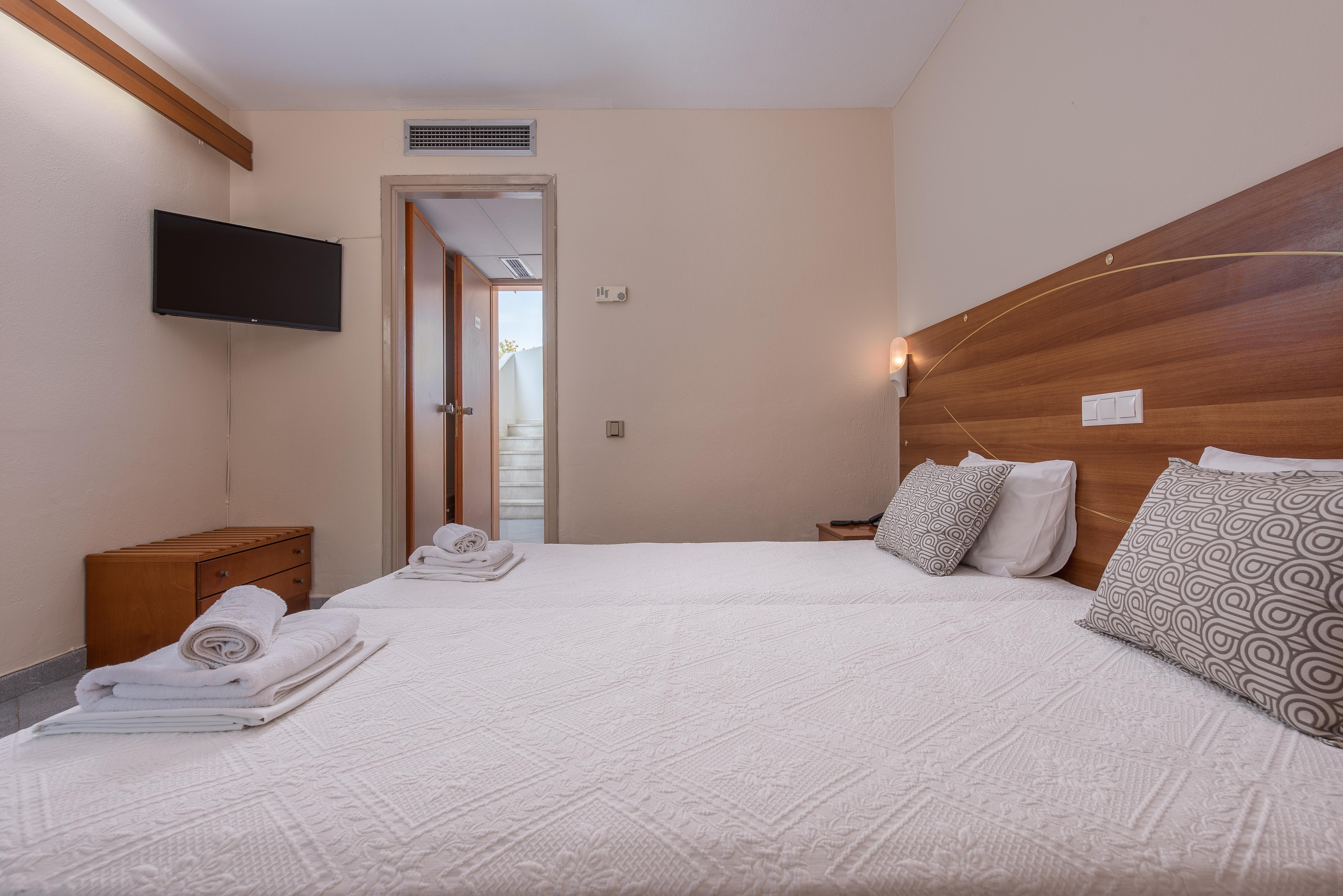 חניוטי Dionysos Hotel & Suites מראה חיצוני תמונה