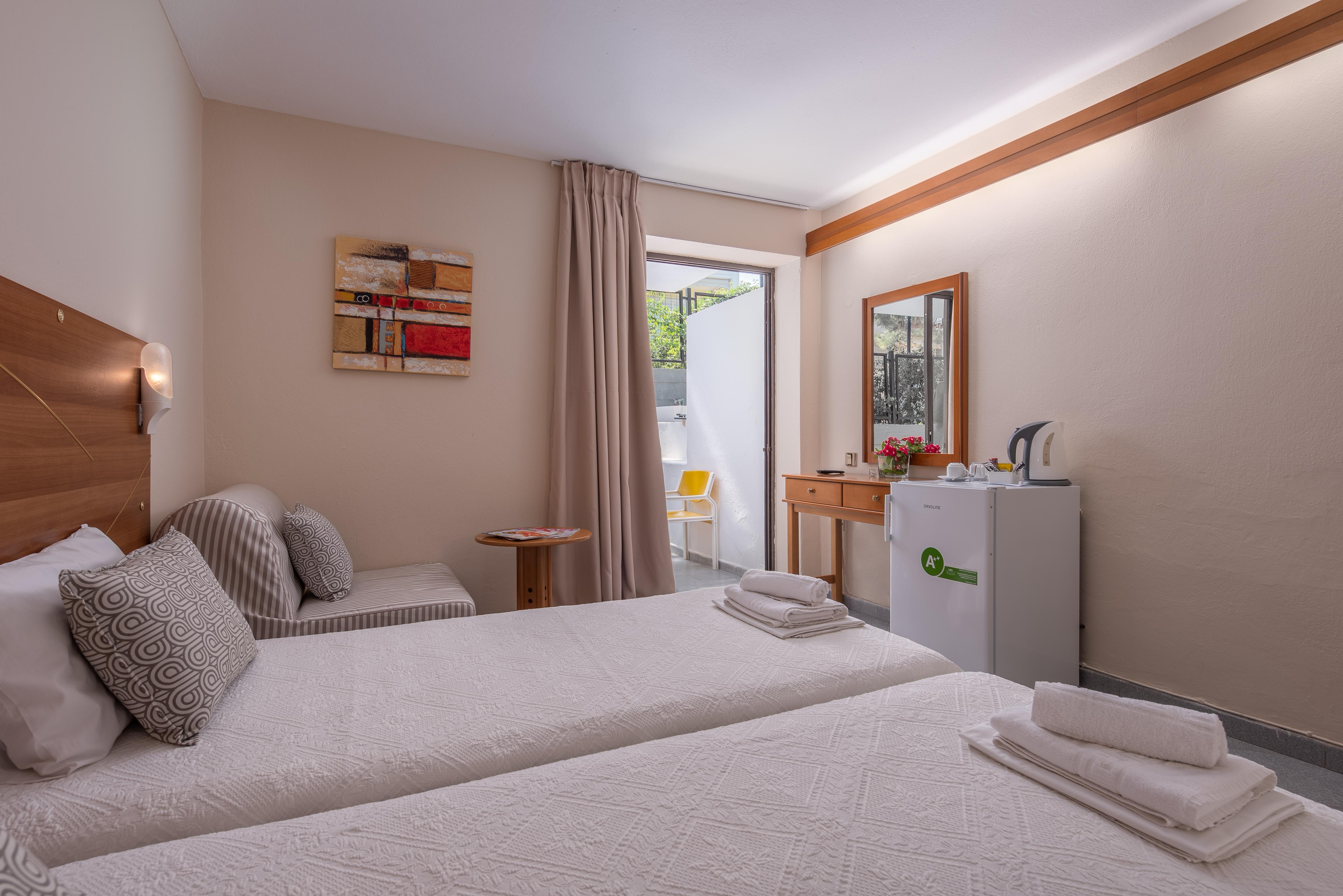 חניוטי Dionysos Hotel & Suites מראה חיצוני תמונה
