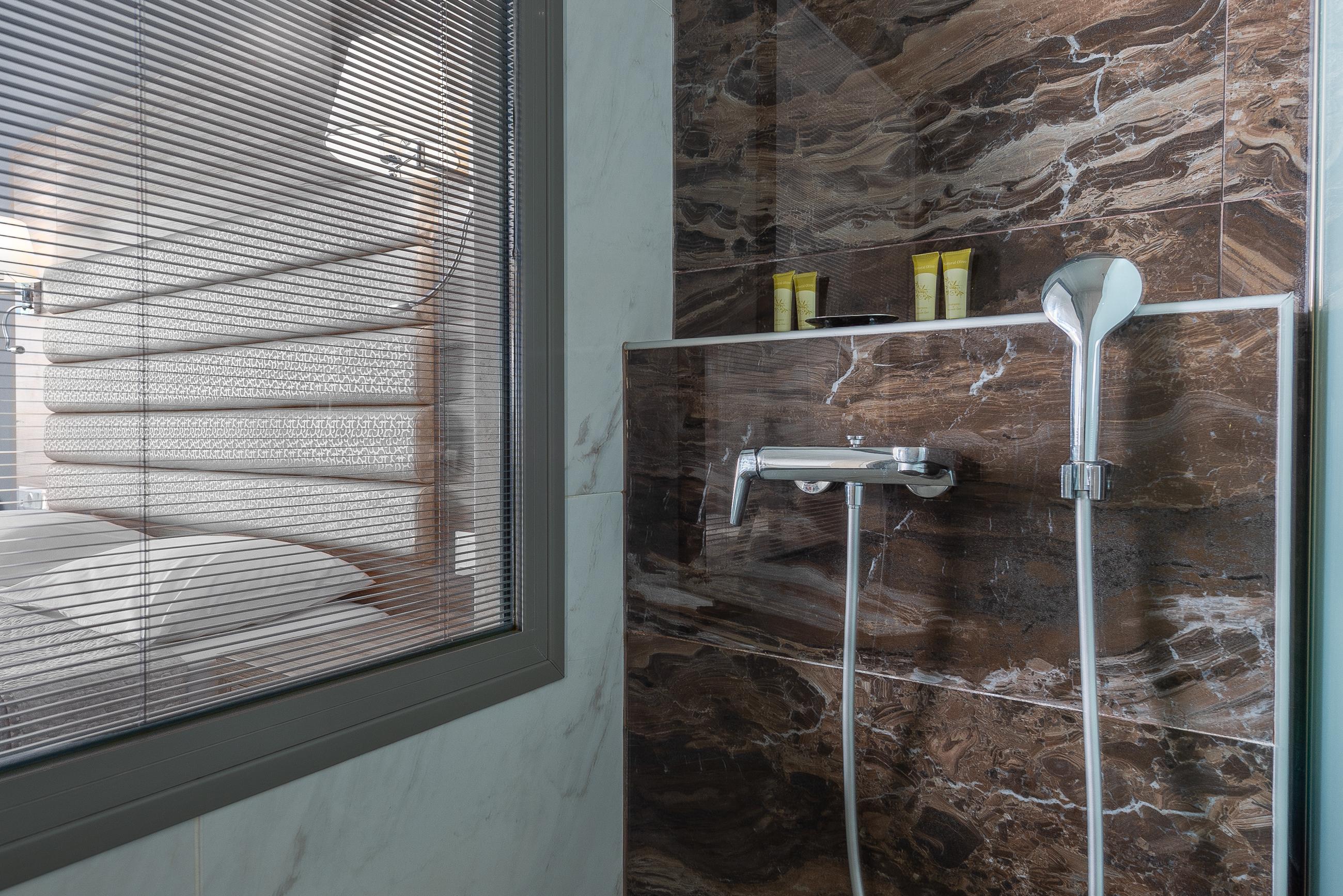 חניוטי Dionysos Hotel & Suites מראה חיצוני תמונה