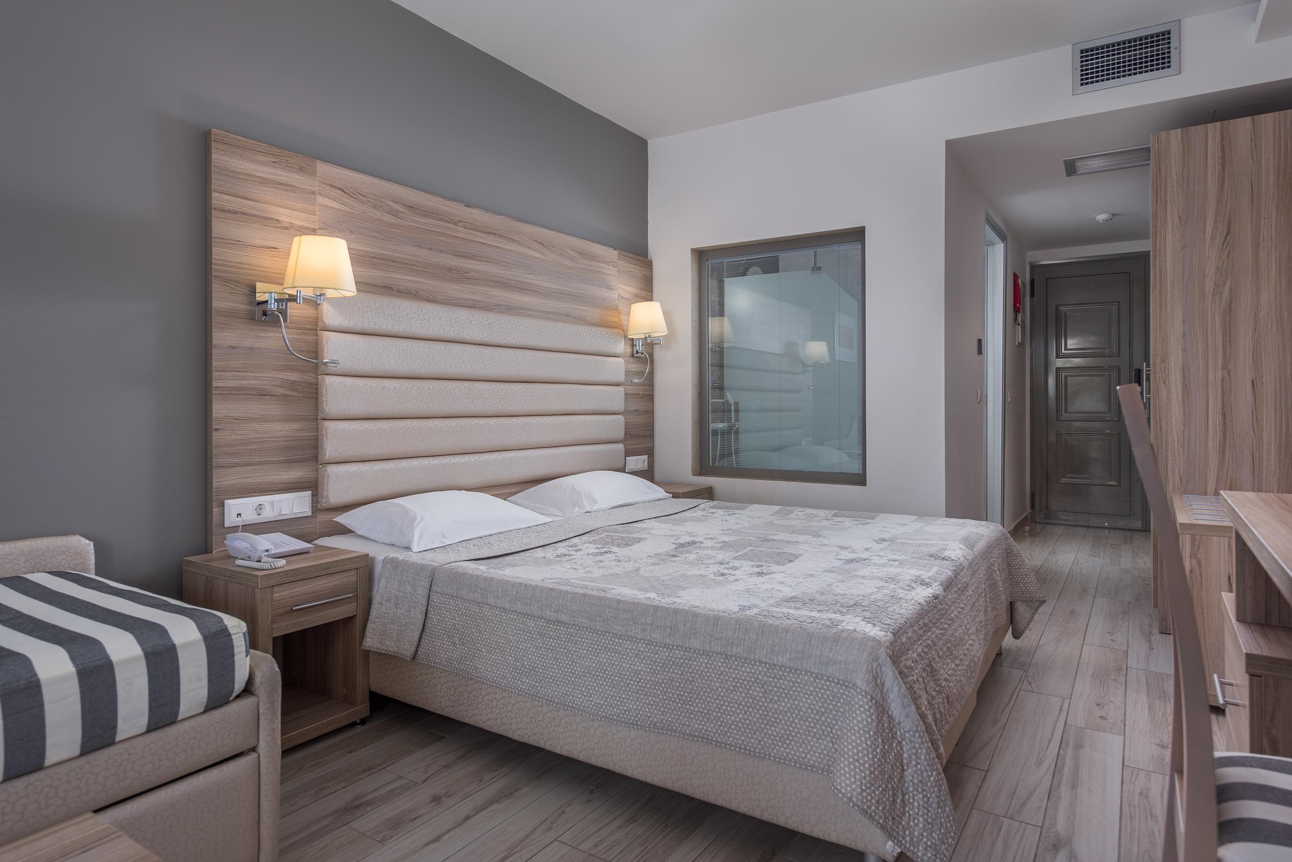 חניוטי Dionysos Hotel & Suites מראה חיצוני תמונה
