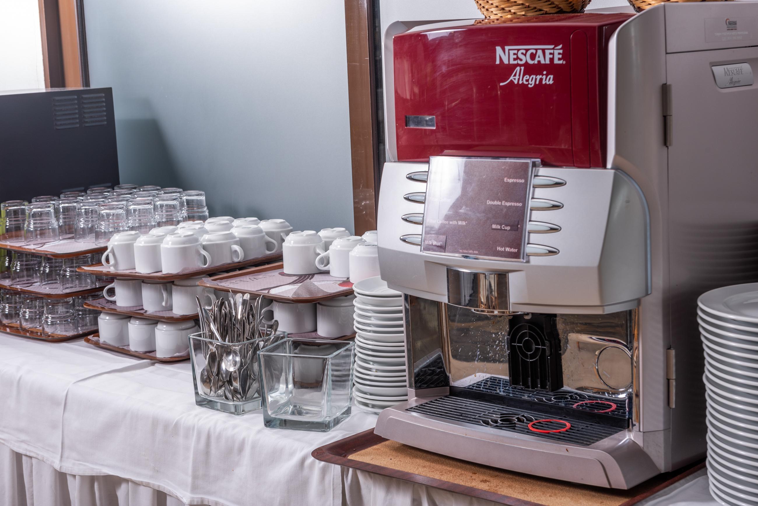 חניוטי Dionysos Hotel & Suites מראה חיצוני תמונה