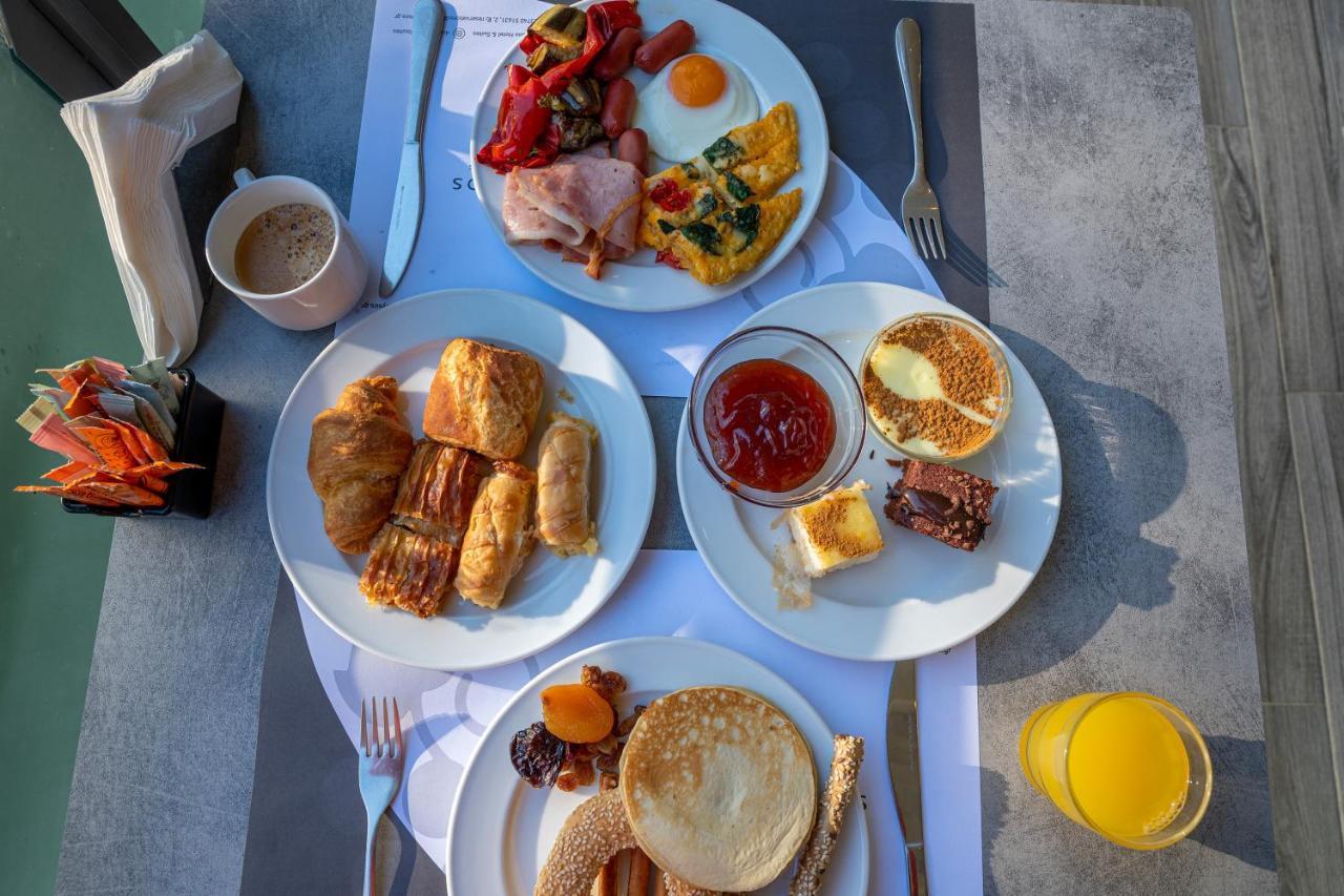 חניוטי Dionysos Hotel & Suites מראה חיצוני תמונה