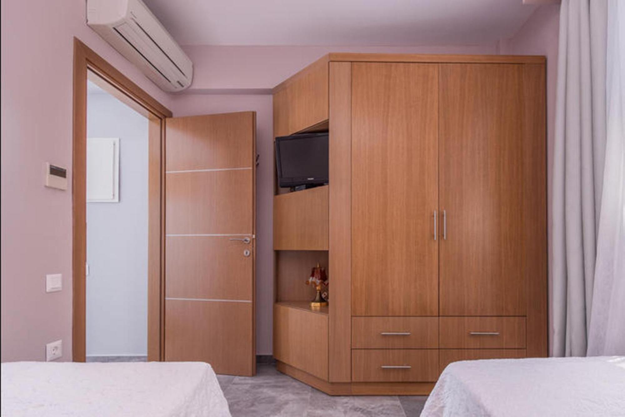 חניוטי Dionysos Hotel & Suites מראה חיצוני תמונה