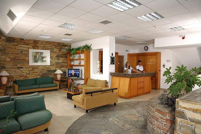 חניוטי Dionysos Hotel & Suites מראה חיצוני תמונה