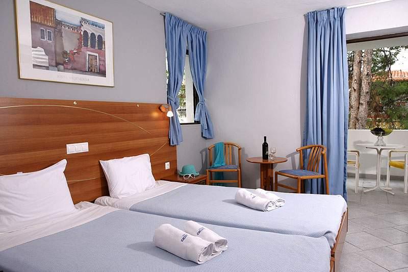 חניוטי Dionysos Hotel & Suites מראה חיצוני תמונה