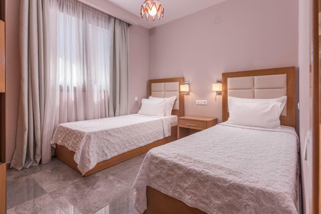 חניוטי Dionysos Hotel & Suites מראה חיצוני תמונה