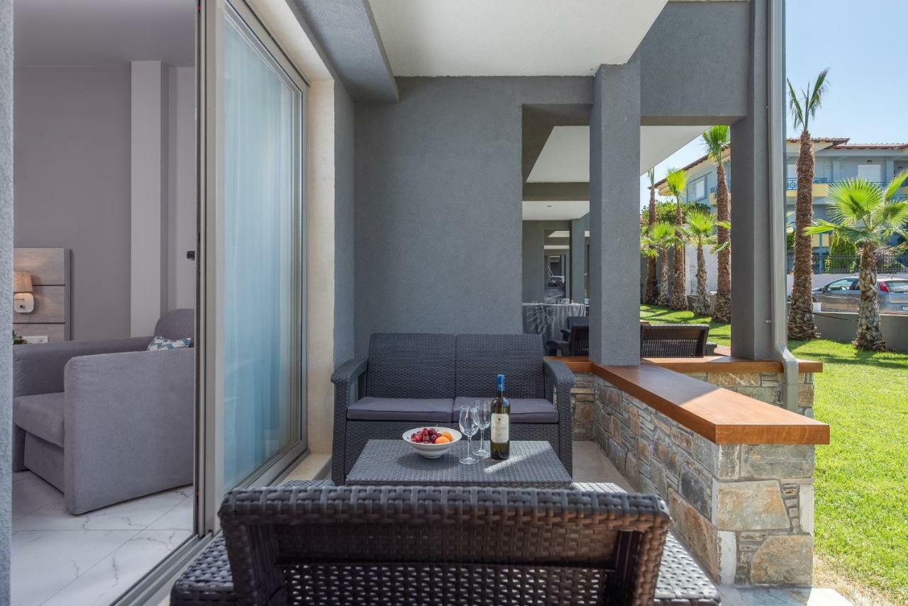 חניוטי Dionysos Hotel & Suites מראה חיצוני תמונה