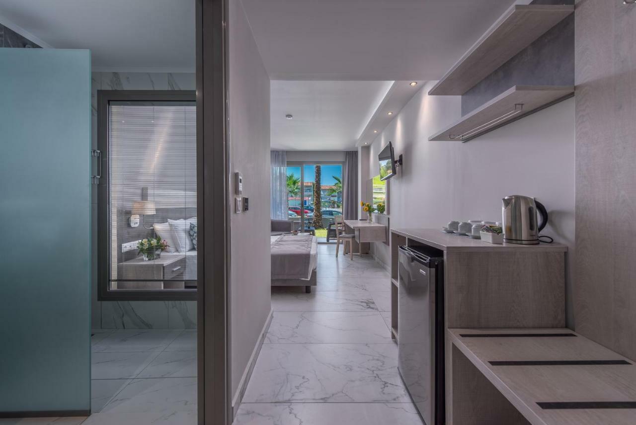 חניוטי Dionysos Hotel & Suites מראה חיצוני תמונה